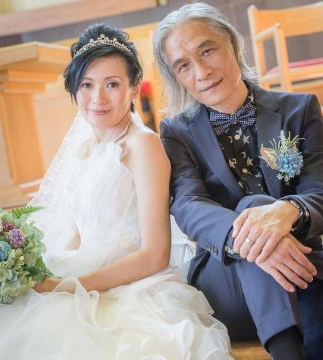 浪子词人夺音乐成就大奖 曾与一代绝色女神相恋被嘲美女与野兽