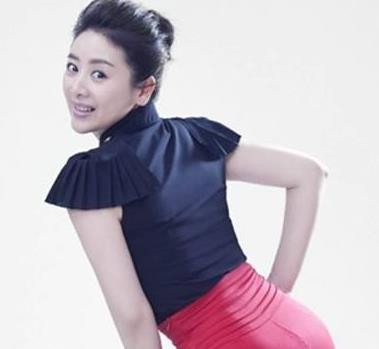 24岁封影后, 被骗嫁给大10岁导演被家暴, 后二婚嫁给奥运冠军