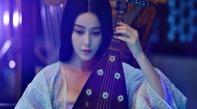 李白写给杨贵妃最著名的一首诗,把她的绝世容颜,描绘的活灵活现