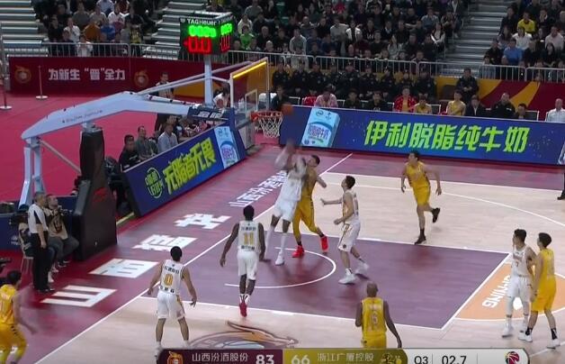 19分惨败!李春江赛后大闹CBA技术台,不满裁判针对广厦吹黑哨
