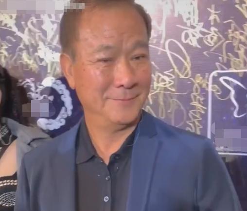 67岁李修贤仅比周润发大三岁,苍老相貌像两代人,曾是周星驰伯乐