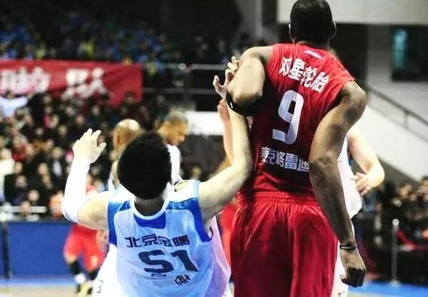 33岁的吉喆因肺癌去世 高以翔曾扮演过他 两人去世时间相差仅仅8天