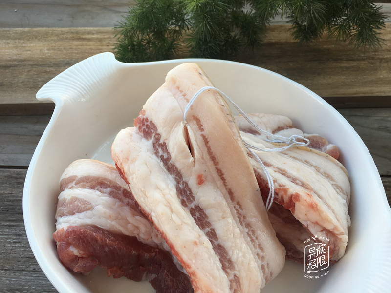 大雪节气,淡味腊肉腌起来,准备迎新年