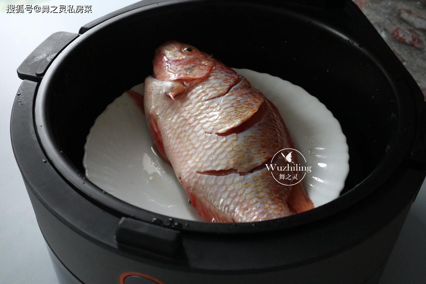 蒸鱼冷水还是热水下锅?照我方法,鱼肉鲜嫩营养全面,老少都爱吃