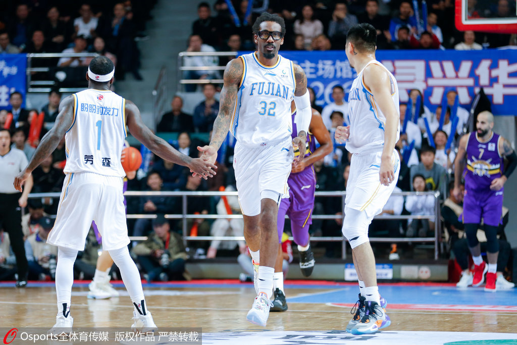 短路?小斯两次违体神同步 昔日NBA巨星仅8+5遭逐