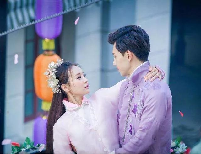 最强资源咖,12部戏女主依旧不火还连累男主,邓伦李现纷纷遭殃