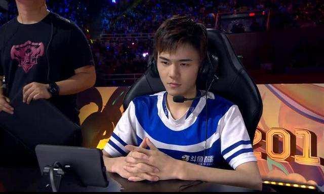 史上最惨老板?PDD终圆LPL梦,却因1件事惹王者荣耀与LOL玩家对喷
