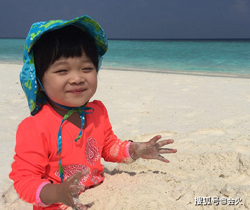 梅婷罕见公开孩子正面照!兄妹颜值差距大,6岁女儿继承妈妈美貌