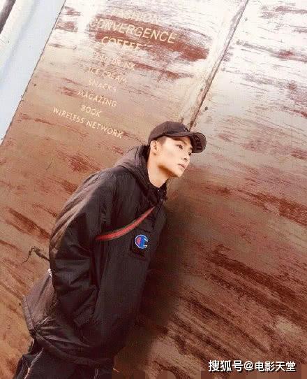张铭恩被造型师吐槽耍大牌,出行人墙护送,负面频出分手前兆?