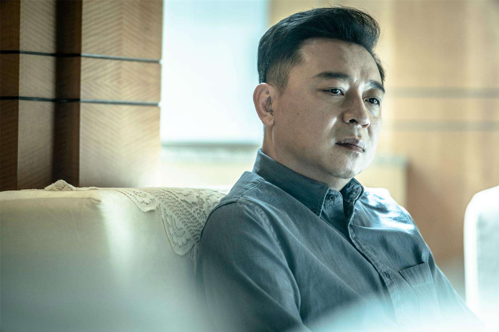 “马云波”近照,53岁帅气依旧,给关晓彤、吴磊配戏