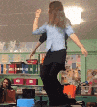 搞笑GIF:防火防盗防闺蜜,这句话还是很有道理的
