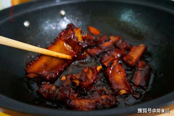 做红烧排骨,先焯水是大错特错!少了这1步,排骨不入味,腥味重