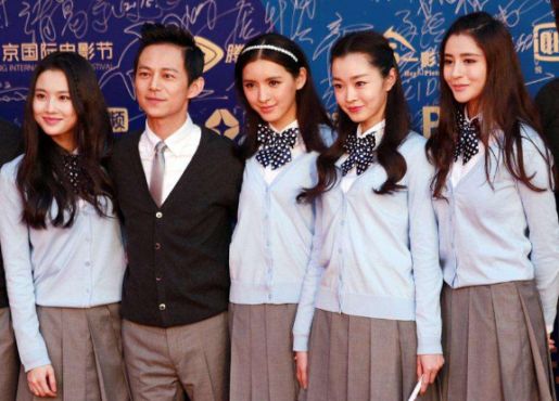 她演《红楼梦》香菱出道,后靠何炅提携,今在《庆余年》超圈粉