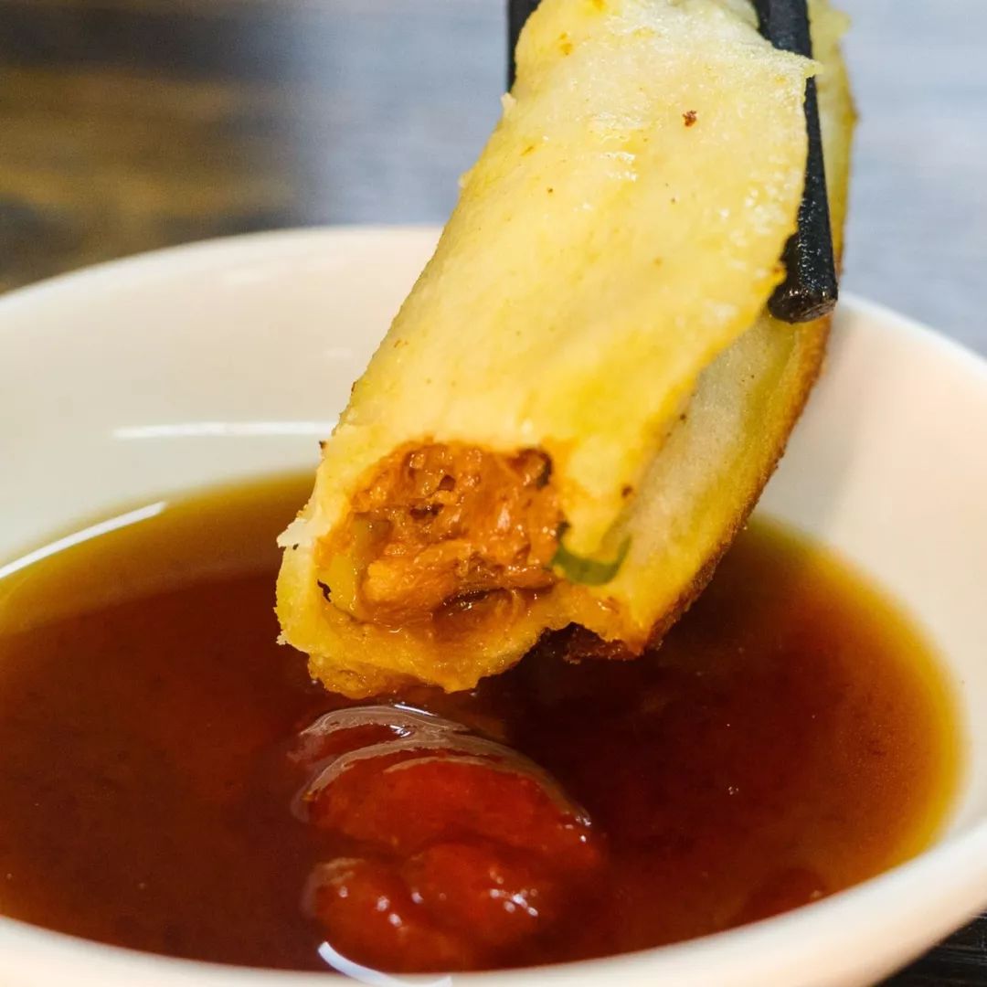 一只南京「牛肉锅贴」里的香酥江湖