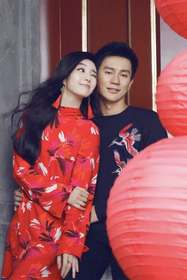 冯绍峰赵丽颖婚后首次合体捞金拍新春广告,二叔明兰放烟花超养眼