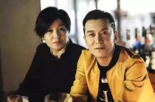 李咏患癌去世一周年后,哈文被曝患病:人到中年,命不是自己的