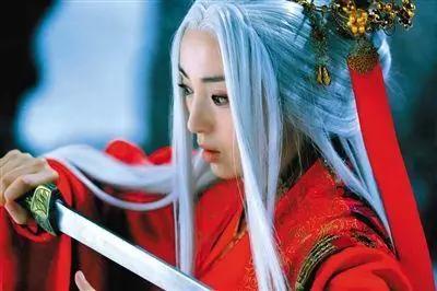 鞠婧祎异域风情,赵文卓仙气十足,电视剧里明星白发造型哪家强