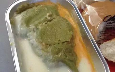 都在吐槽飞机餐,可这廉航偏偏开餐厅卖飞机餐!还有道菜“辣死你妈椰浆饭”