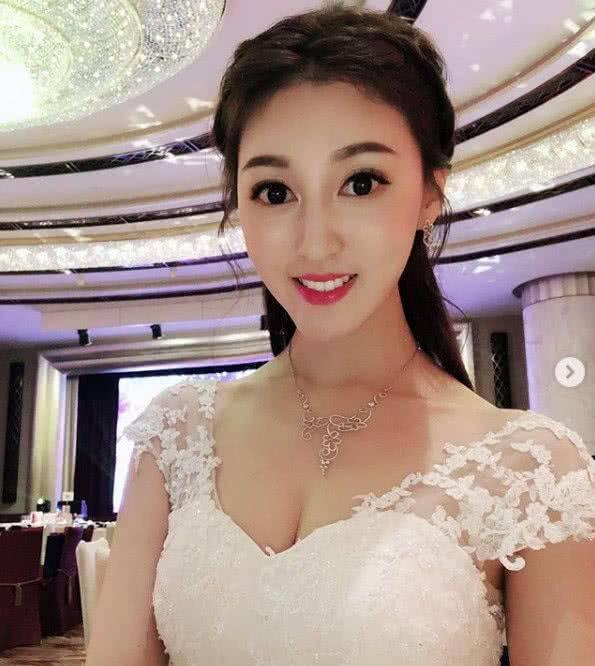 前港姐爷孙恋玩完被曝恋上百亿富商 现身宣传活动拒谈感情事