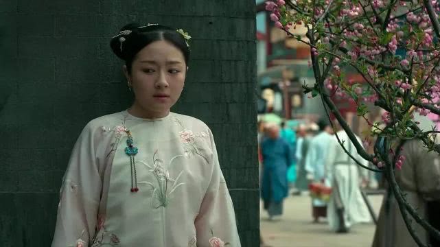 李兰迪究竟有多胖?《梦回大清》男星抱不动她,拍摄时只能用梯子抬着走!