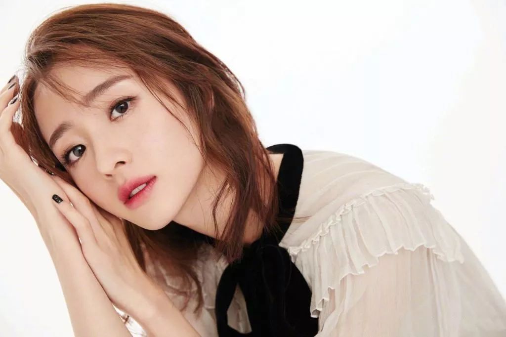 她拍戏屡碾压女主,演了5个女主始终不火,网友却心疼她没资源