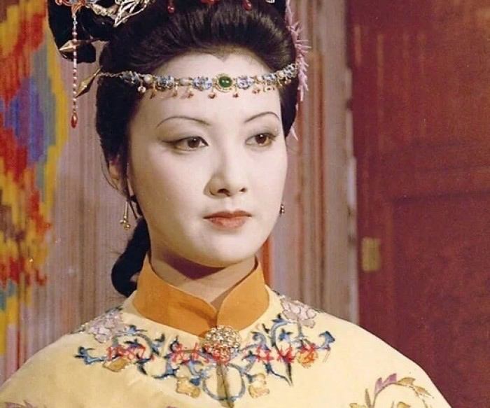 《红楼梦》里做王熙凤的心腹要手黑心黑,平儿是不是呢?