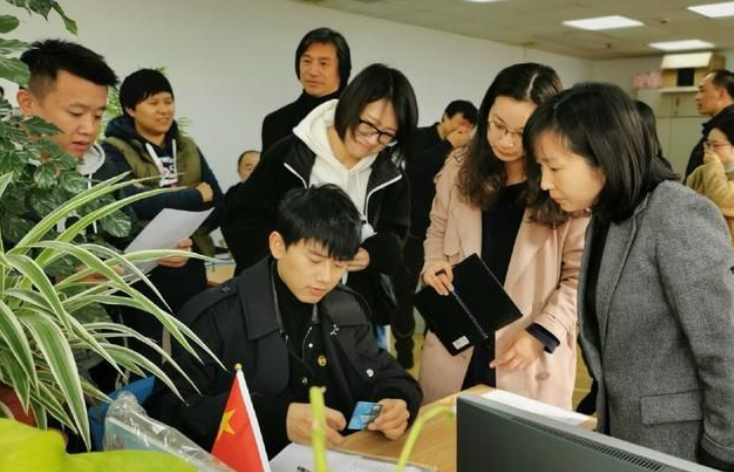张杰生日被祝福包围,谢娜千里送惊喜,线上秀恩爱,吴昕成神助攻