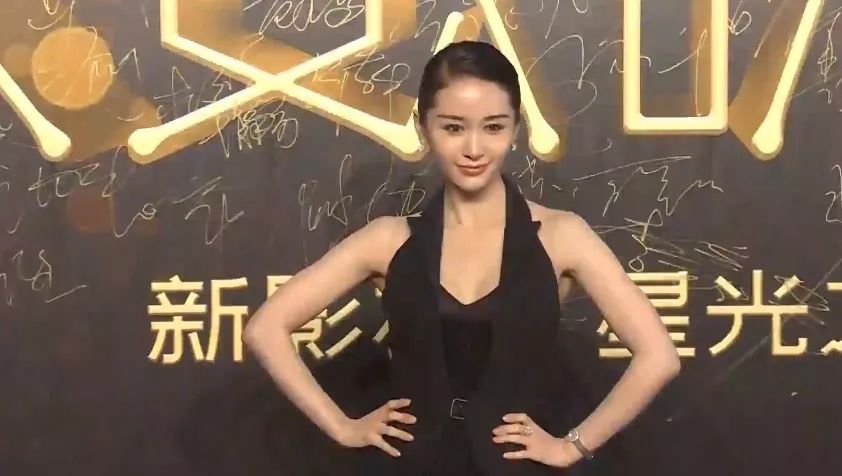 金骨朵盛典死亡灯光,祝绪丹陈钰琪现黑眼圈,谭松韵脸型怪异