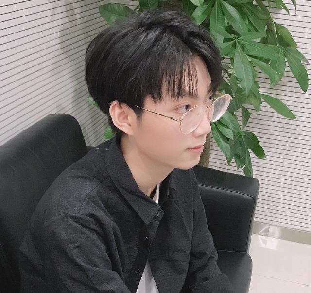孤影韩信独特出装让人看不懂,完虐国服李白,曾风靡王者峡谷