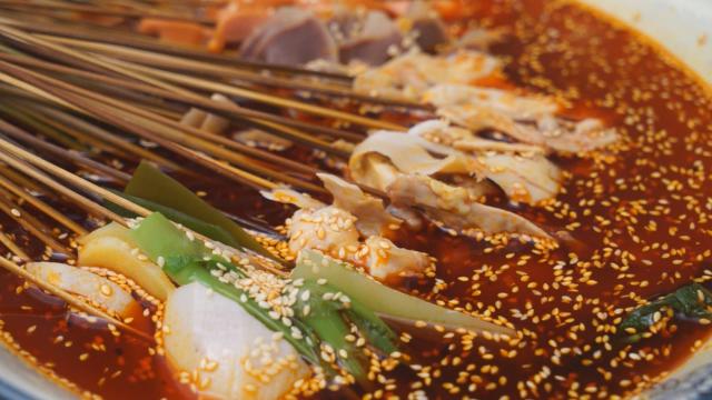 食在四川,味在乐山!牛肉豆腐脑、钵钵鸡...旅游美食业为乐山创收352亿元