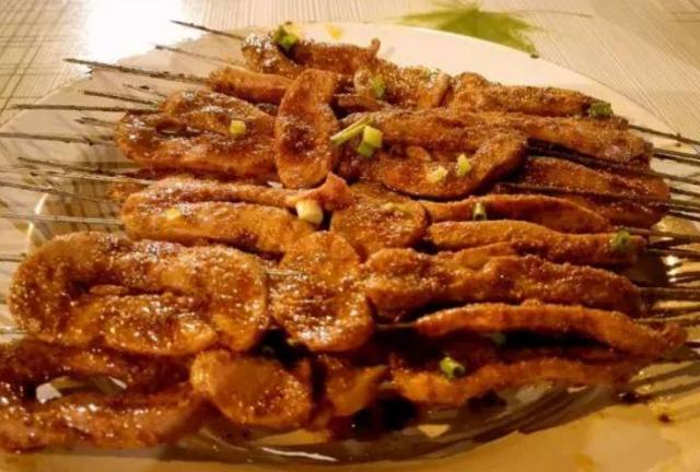 烧烤吃起来比较放心的4种食物,烤脆骨排第三,最后一种老板常吃