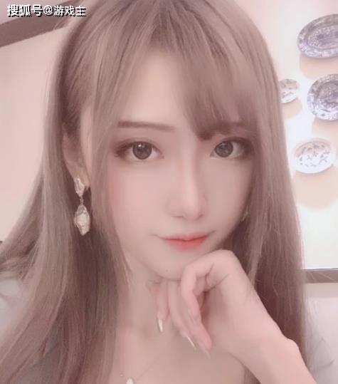 冯提莫蔡萝莉腐团儿等主播cos不知火舞,风格大不相同