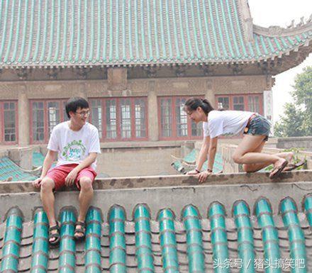 搞笑GIF:妹子,你这样上房子追男朋友,可把他乐坏了!