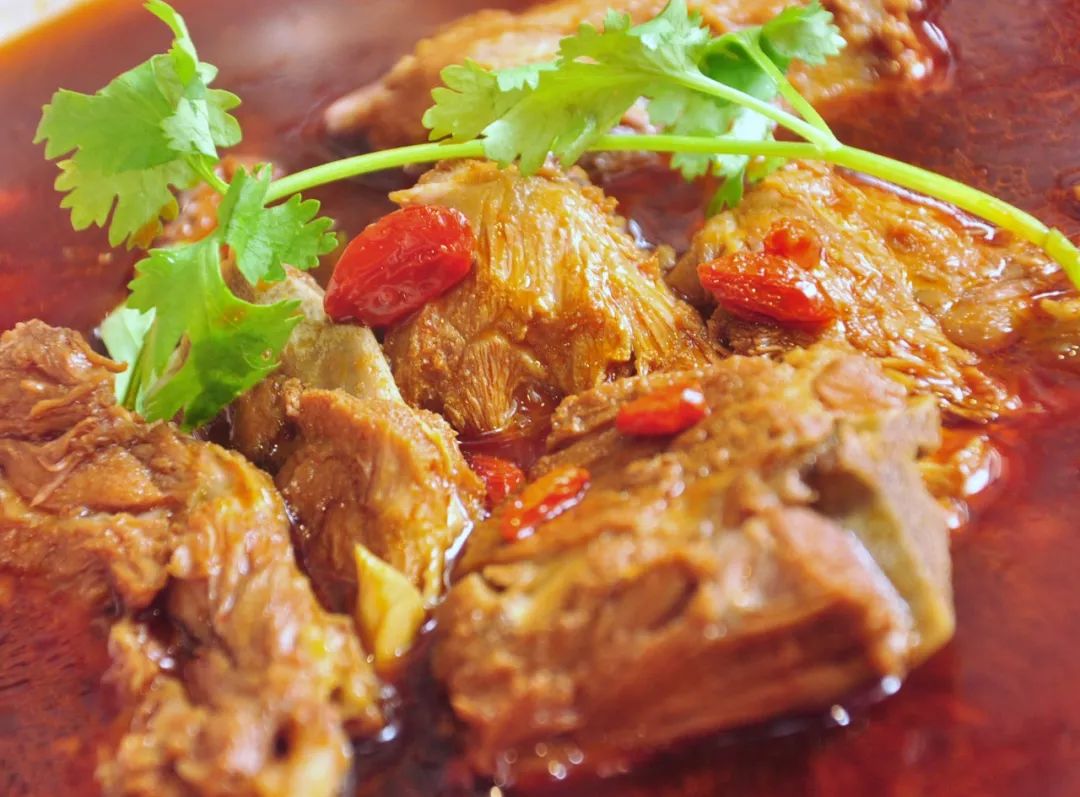 冬季羊蝎子火锅来袭,啃肉、嗦骨、唆指每一口都让人抓狂!