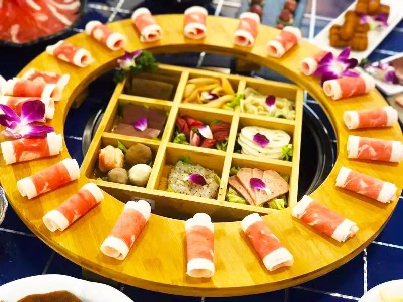 肥牛免费送+霸王餐!串串火锅届の“劳斯莱斯”登陆啦!