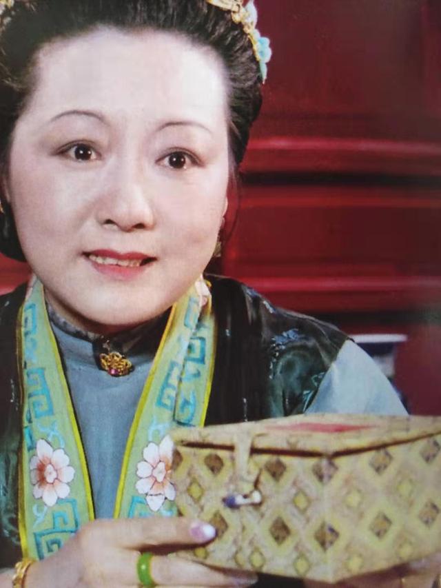从《红楼梦》里的小红,看古代等级制度对家生奴才婚姻的影响