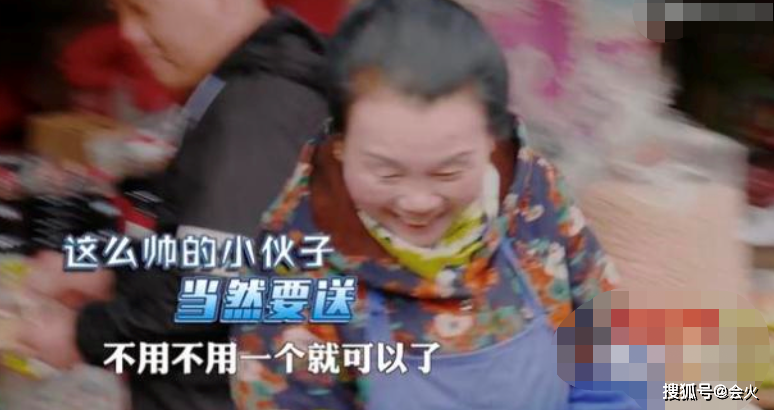 吴昕太霸气!被素人当成拍照景点,直接回呛:我誓静肢园的骆驼吗