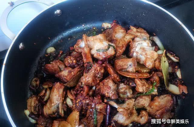 想要羊肉不腥不膻,4个细节要注意,好吃又暖身