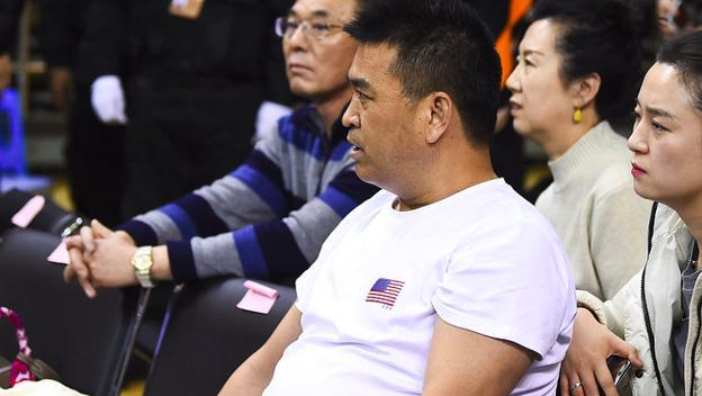 CBA官方:白衣男汪某谩骂打人 终身禁止进入赛场