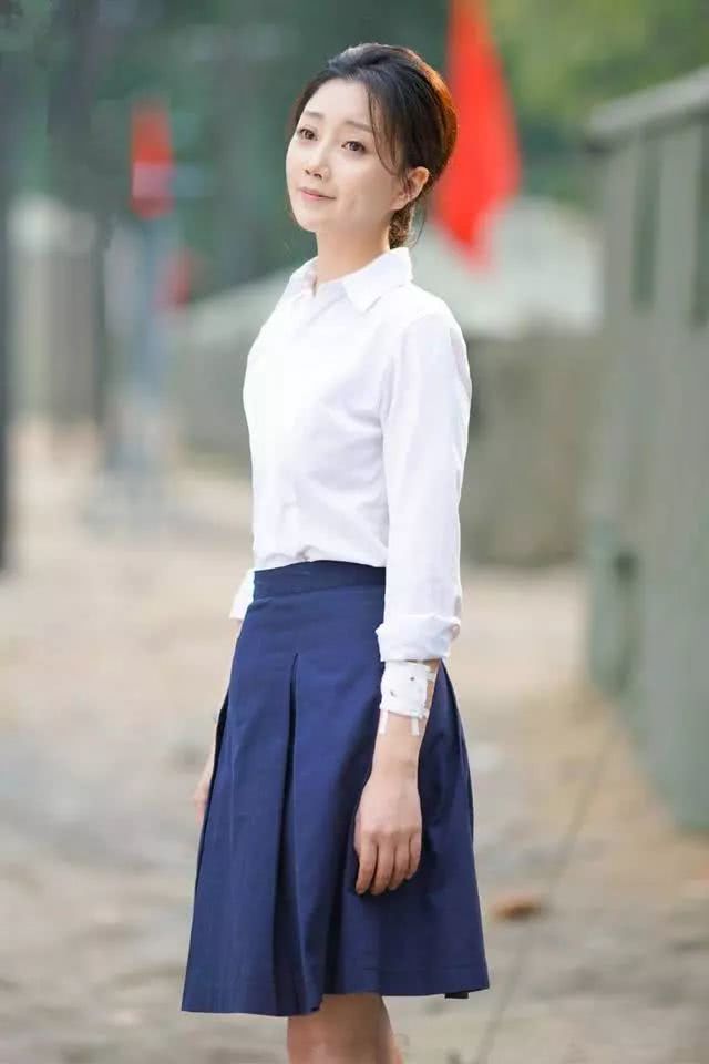 《涩女郎》开机,40岁殷桃演万人迷,杨烁、孙艺洲、魏大勋参演
