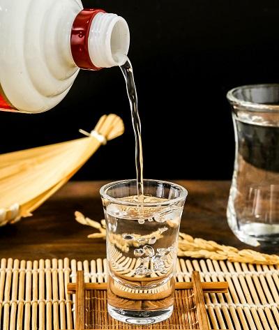 敬往事一杯酒,活在当下