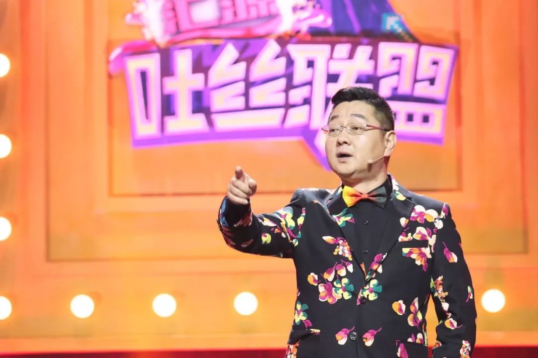 朱丹频繁口误,谢娜疯癫,吴昕撑不住场面,女主持只剩她俩挑大梁