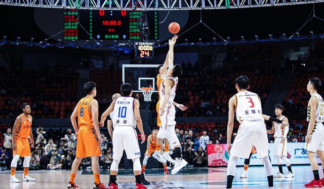 下一个姚明?2.22米新神塔获马布里看好 在全明星舞台大放异彩
