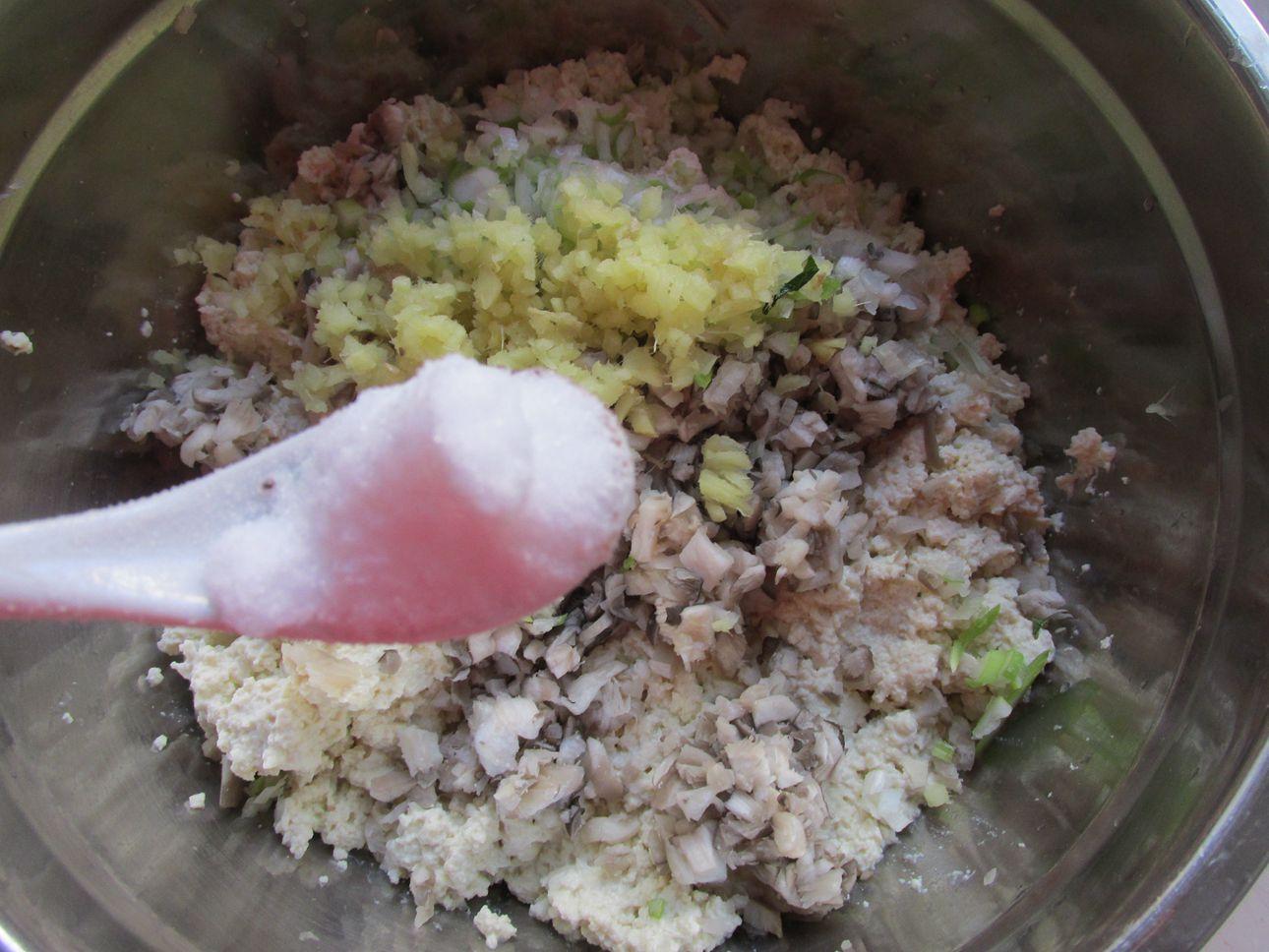 做豆腐丸子,用淀粉还是用面粉?都不对,这才是正确做法,太香了