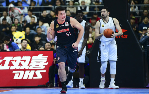 精神可嘉!广东主场成功复仇吉林,队宠万圣伟诠释职业精神!