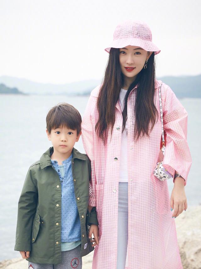 杜江滤镜下变大眼萌娃,杨千嬅吐槽像外星人,霍思燕直呼太吓人了