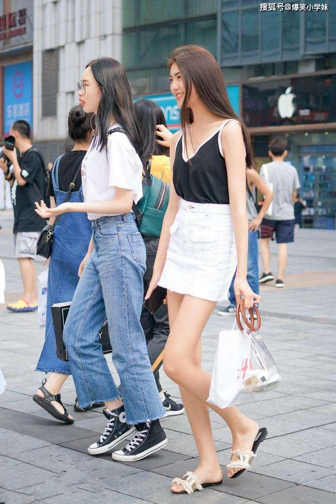 爆笑GIF:妹子工作不努力,恶搞到挺下劲的