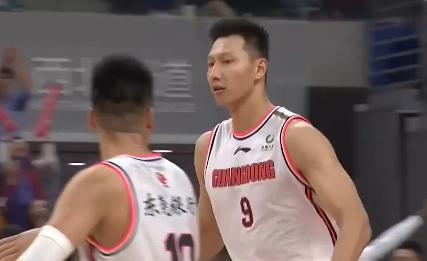 广东新科mvp低迷8中2,却用一次犯规来成为功臣,杜锋够淡定