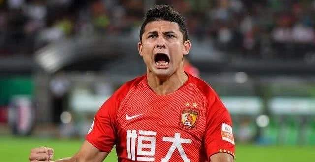 接地气!恒大发工资艾克森使用中文签名 媒体人:中国球员还不如他