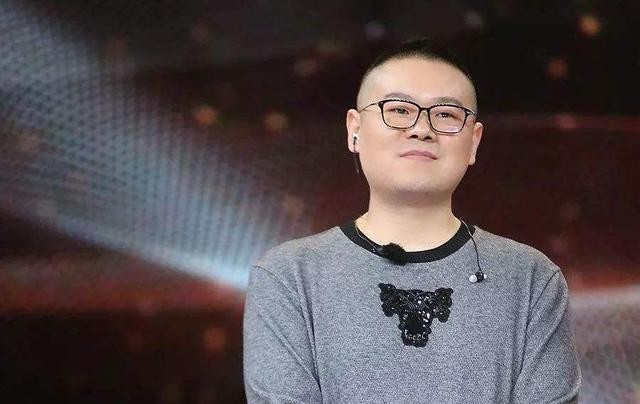 德云社竟然全都是睁眼瞎?原来舞台上的他们,根本就看不清观众席